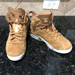 Jordans Retro 6 "Gold Harvest"
